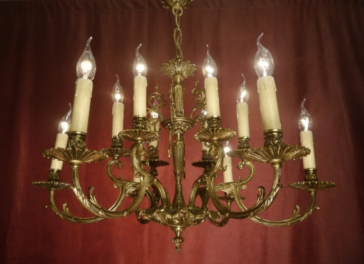 alter Kronleuchter dunkles Messing 12 Lampen Spanien um 1960