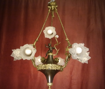 antike Lampe alter Kronleuchter Messing Bronze Putten Figur Porzellan aus Berlin