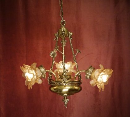 kleine Jugendstil Lampe fein gestaltet Messing glänzend Rosè Glasschalen