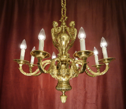 Großer figürlicher Antik-Kronleuchter aus massiv vergoldeter Bronze – Frankreich um 1880–1900