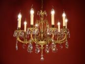 kleiner zarter Leuchter mit üppigen Verzierungen & Kristall!