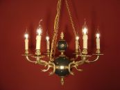 schöner Messing Empire Kronleuchter runder Korpus Schwarzlack